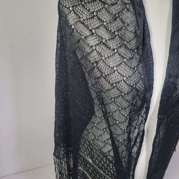 English Village Vintage Black Lace Shawl With Fringe - Picture 2 of 4